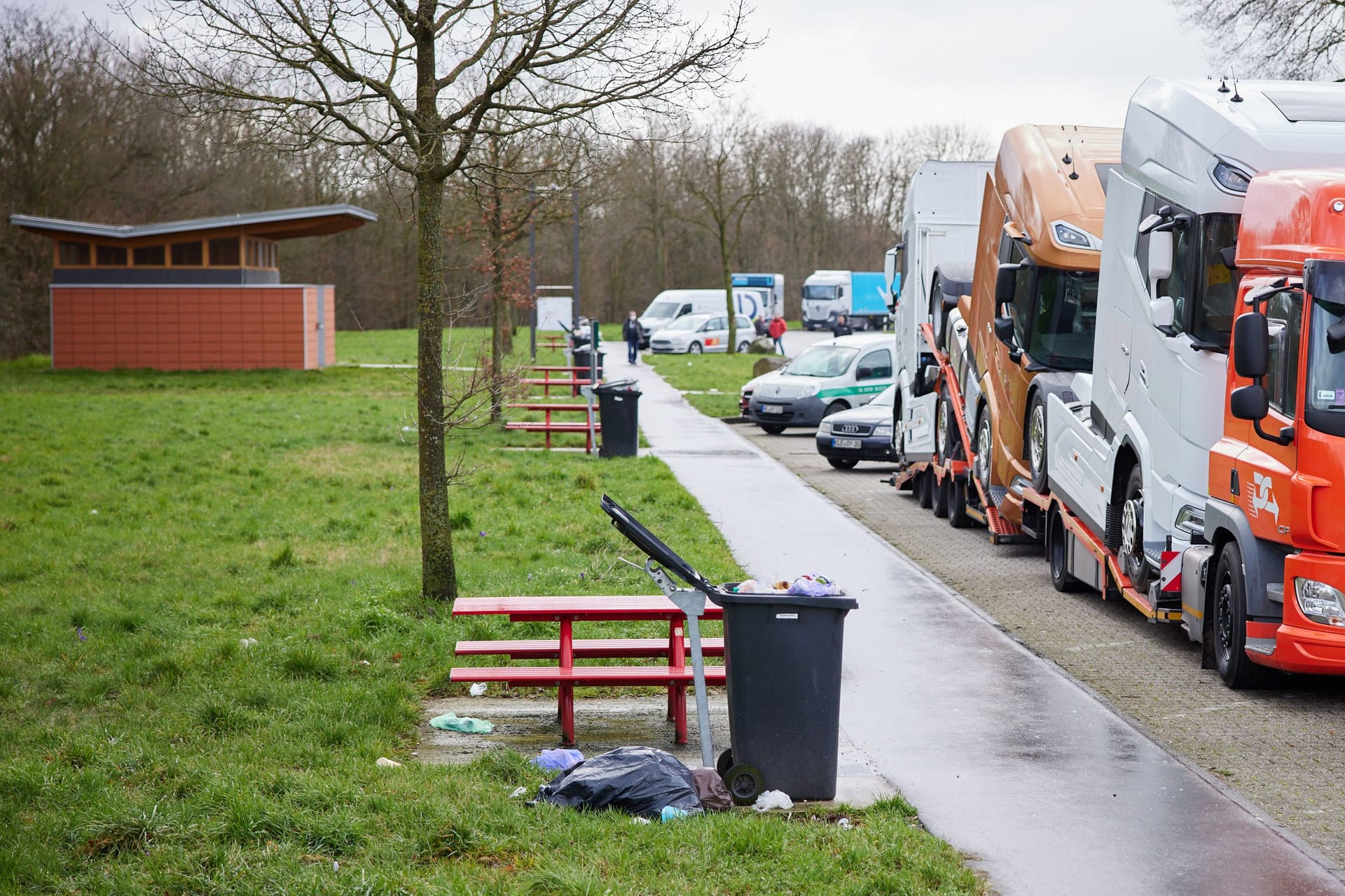 Nicht immer vom Feinsten: Mancher Rastplatz lädt eher zum Weiterfahren ein.