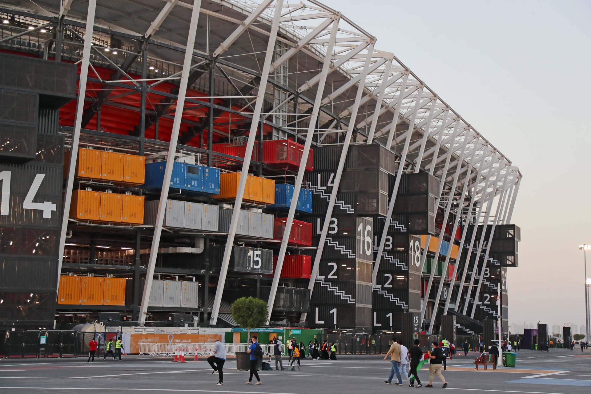 Stadion 974: Die schon an der Außenfassade der Arena sichtbaren Container werden nach der WM auf verschiedene Arten weitergenutzt.