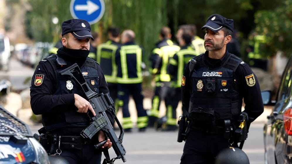 Madrid: Der Bereich um das Botschaftsgebäude wurde abgesperrt.