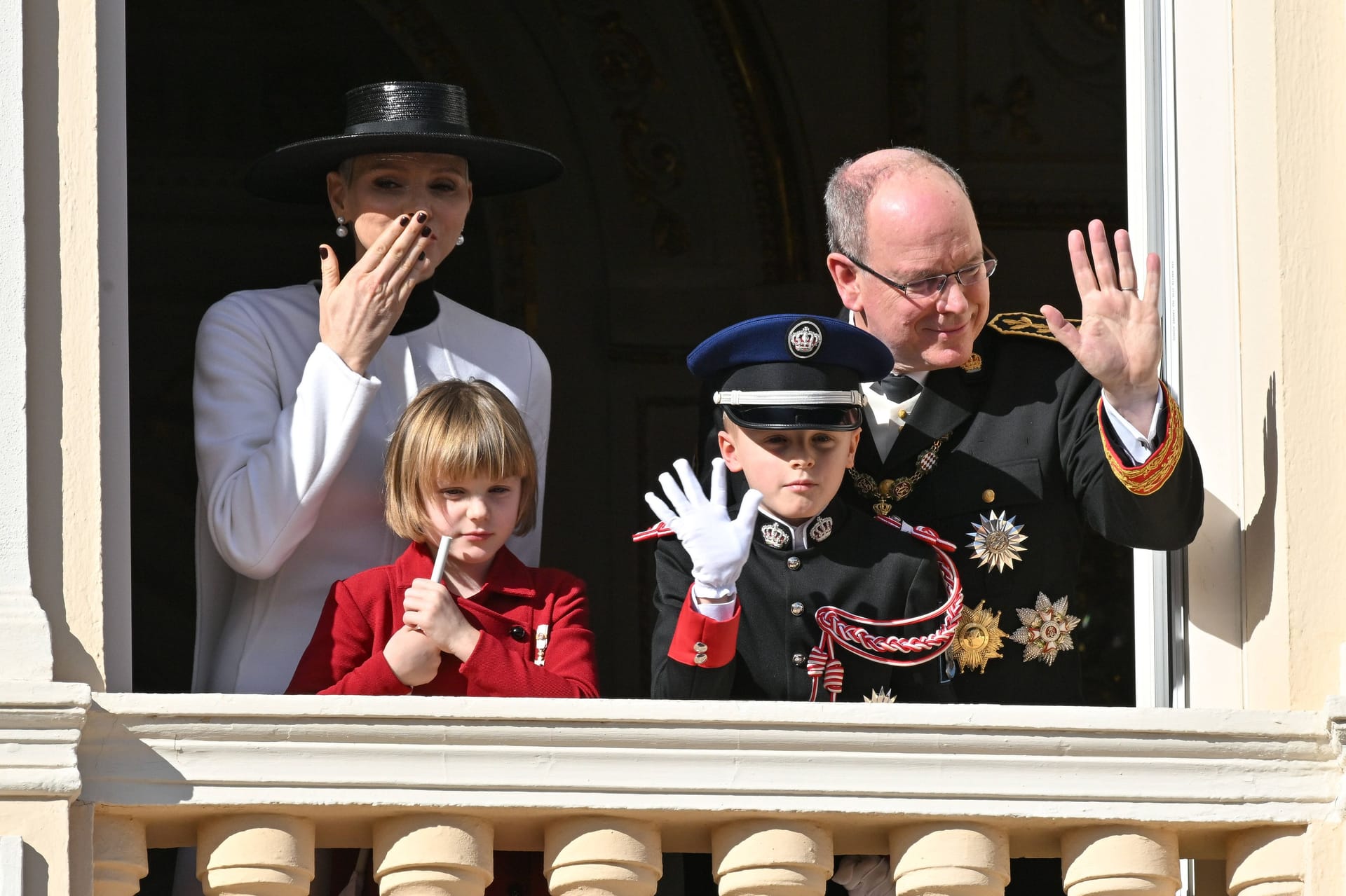 Albert und Charlène von Monaco mit ihren Zwillingen.