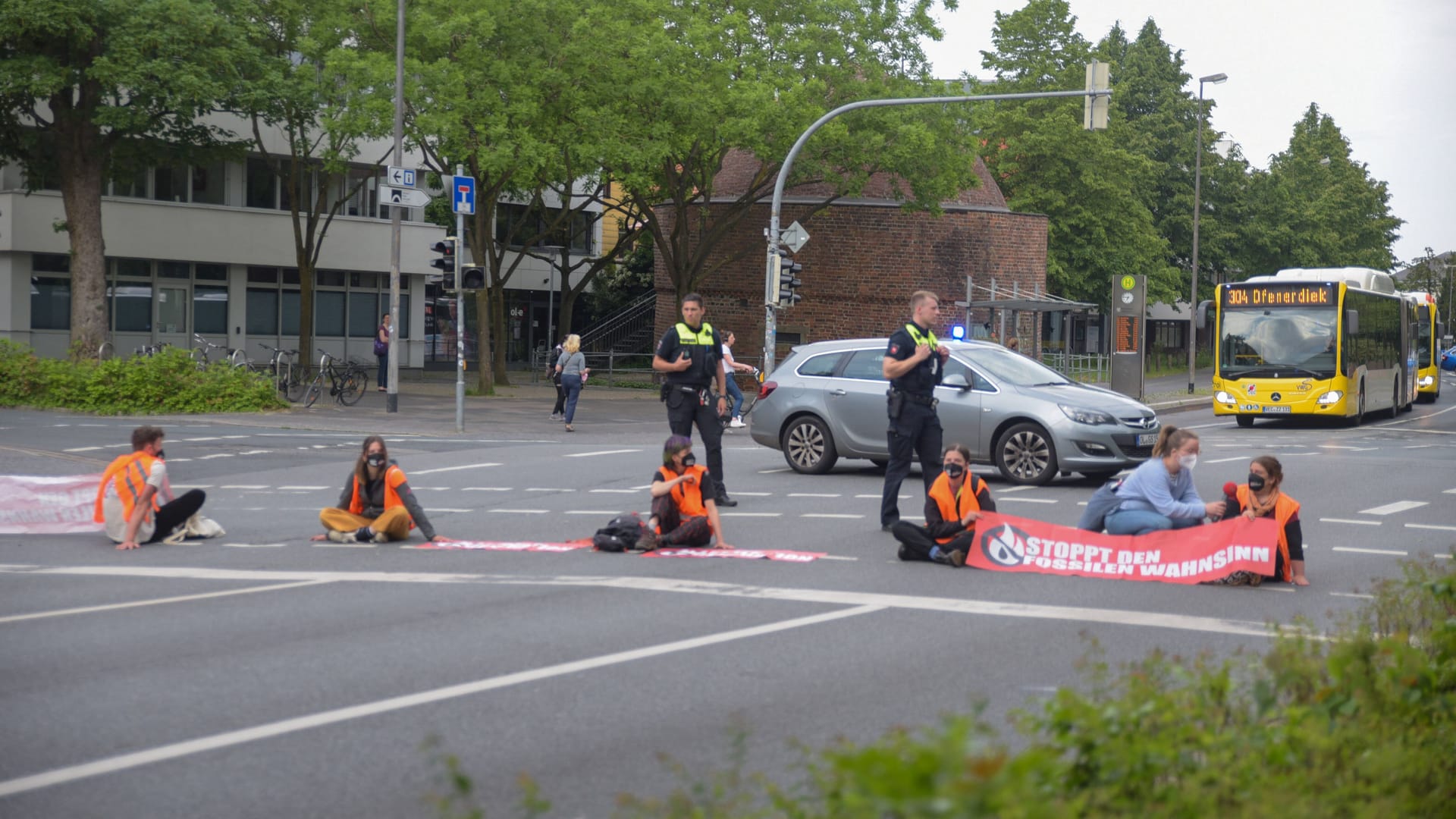 Klima-Protest: Nach der Feststellung des Hirntods einer Fahrradfahrerin wächst die Kritik.