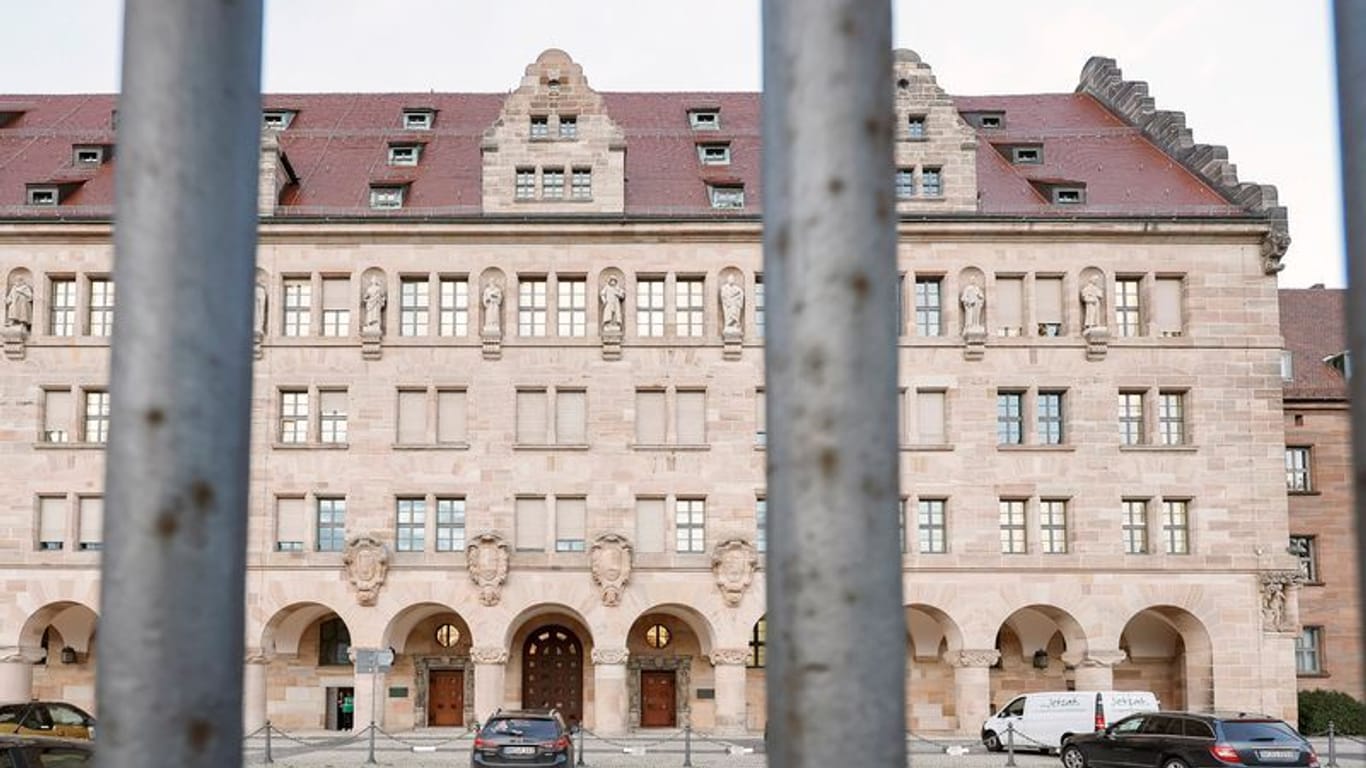 Strafjustizzentrum Nürnberg-Fürth (Symbolbild): Im Prozess um die tödlichen Messerstiche auf eine Frau in Fürth will das Landgericht am Montag ein Urteil verkünden.