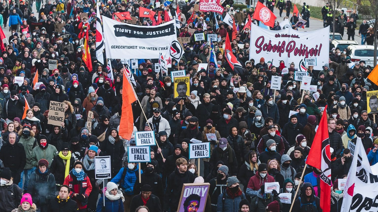 Die Demonstranten zogen von der Katharinentreppe zur Wache Nord. Anschließend ging's auf den Friedensplatz.