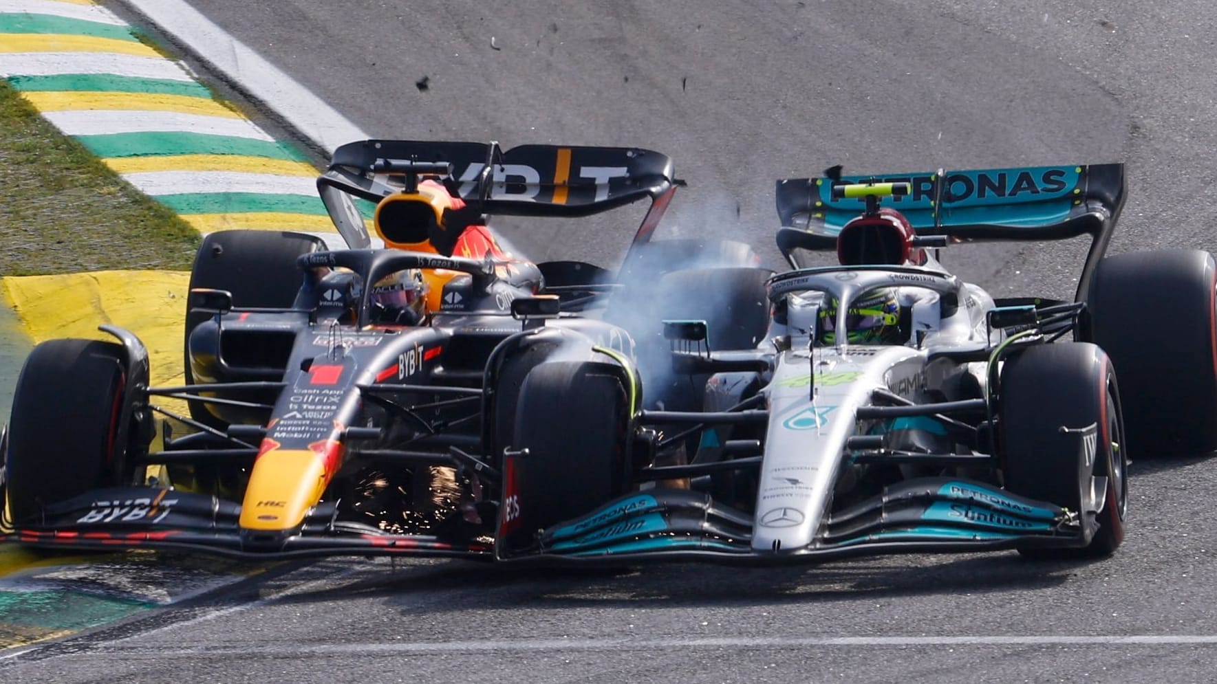 Kollision zwischen Max Verstappen und Lewis Hamilton.