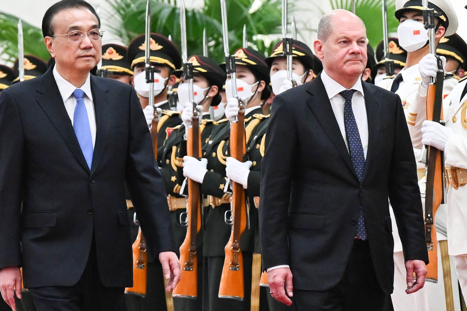 Olaf Scholz (r.) und Premierminister Li Keqiang: Die China-Reise des Kanzlers war im Vorfeld harsch kritisiert worden.