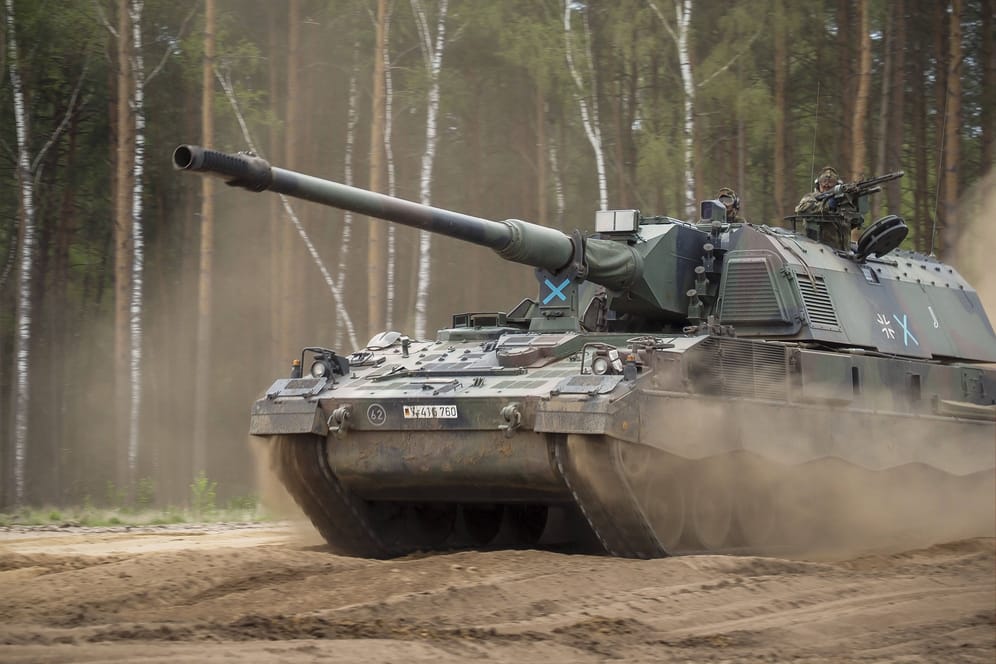 Eine Panzerhaubitze 2000 der Bundeswehr bei einer Nato-Übung in Litauen: Raketen sind offenbar auf polnischem Gebiet eingeschlagen.