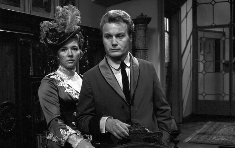 Die Österreicherin wirkte in über 130 Film- und Fernsehproduktionen mit. Hier ist sie an der Seite von Karl Walter Diess in "Das Märchen" von 1966 zu sehen.