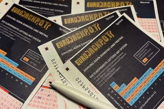Spielscheine für die Lotterie (Symbolbild): Vergangenen Dienstag hatte ein Berliner den Jackpot geknackt.