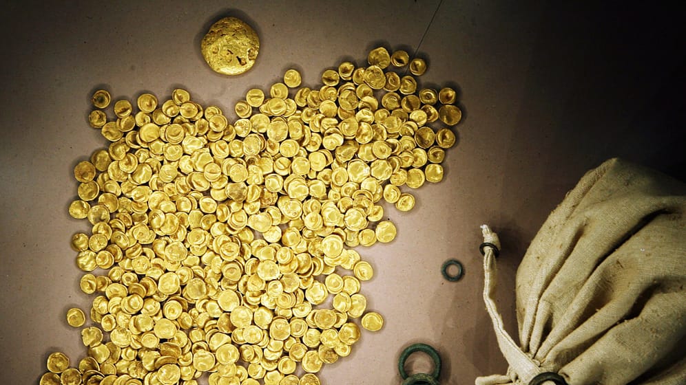 Der größte keltische Goldfund des 20. Jahrhunderts wurde 1999 bei Manching gefunden (Archivbild): Nun wurde der Goldschatz von Einbrechern gestohlen.