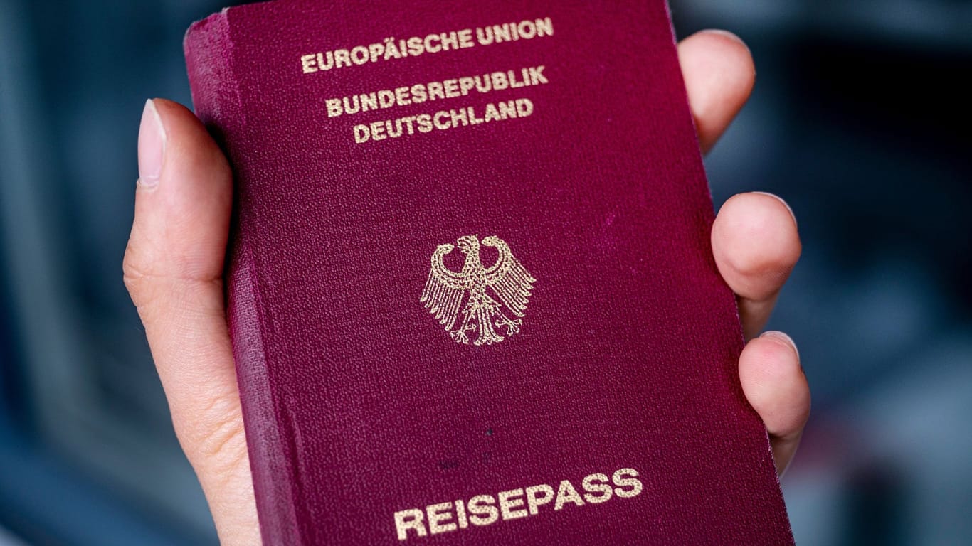 Ein Reisepass der Bundesrepublik Deutschland: Bald soll der Einbürgerungsprozess in Deutschland schneller gehen.