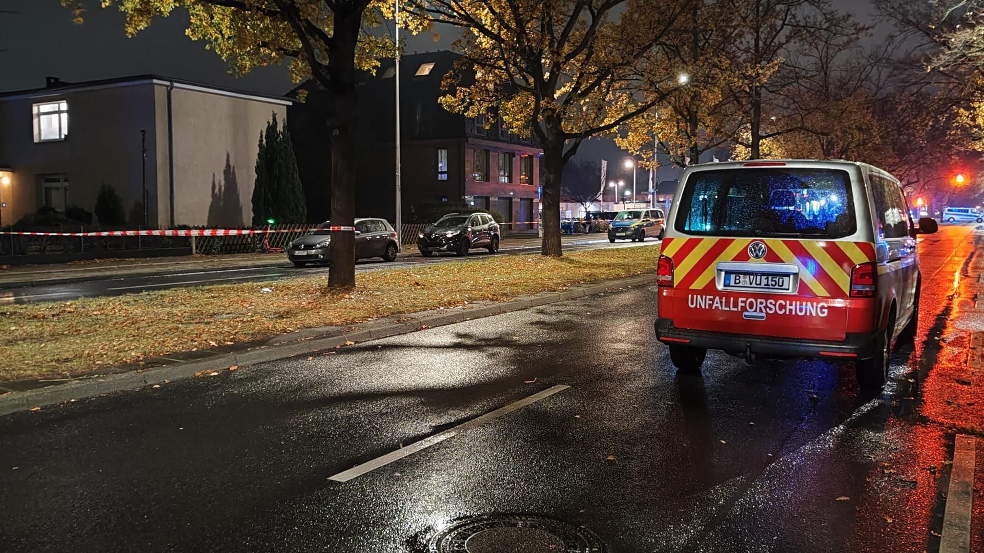 Unfall an der Marienfelder Chaussee: Ein SUV soll eine Frau überfahren haben.