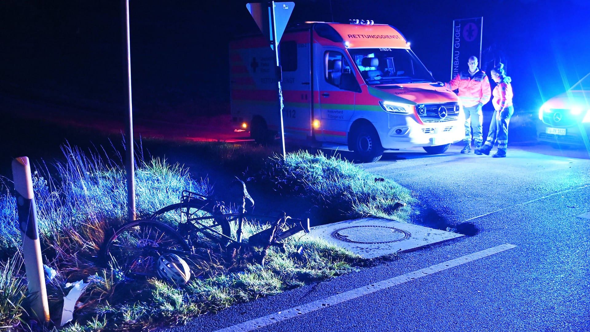 Schwerer Verkehrsunfall mit einem Radfahrer auf der B 296 zwischen Tübingen und Unterjesingen: Ein Mann kam dabei ums Leben.