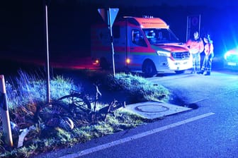 Schwerer Verkehrsunfall mit einem Radfahrer auf der B 296 zwischen Tübingen und Unterjesingen: Ein Mann kam dabei ums Leben.