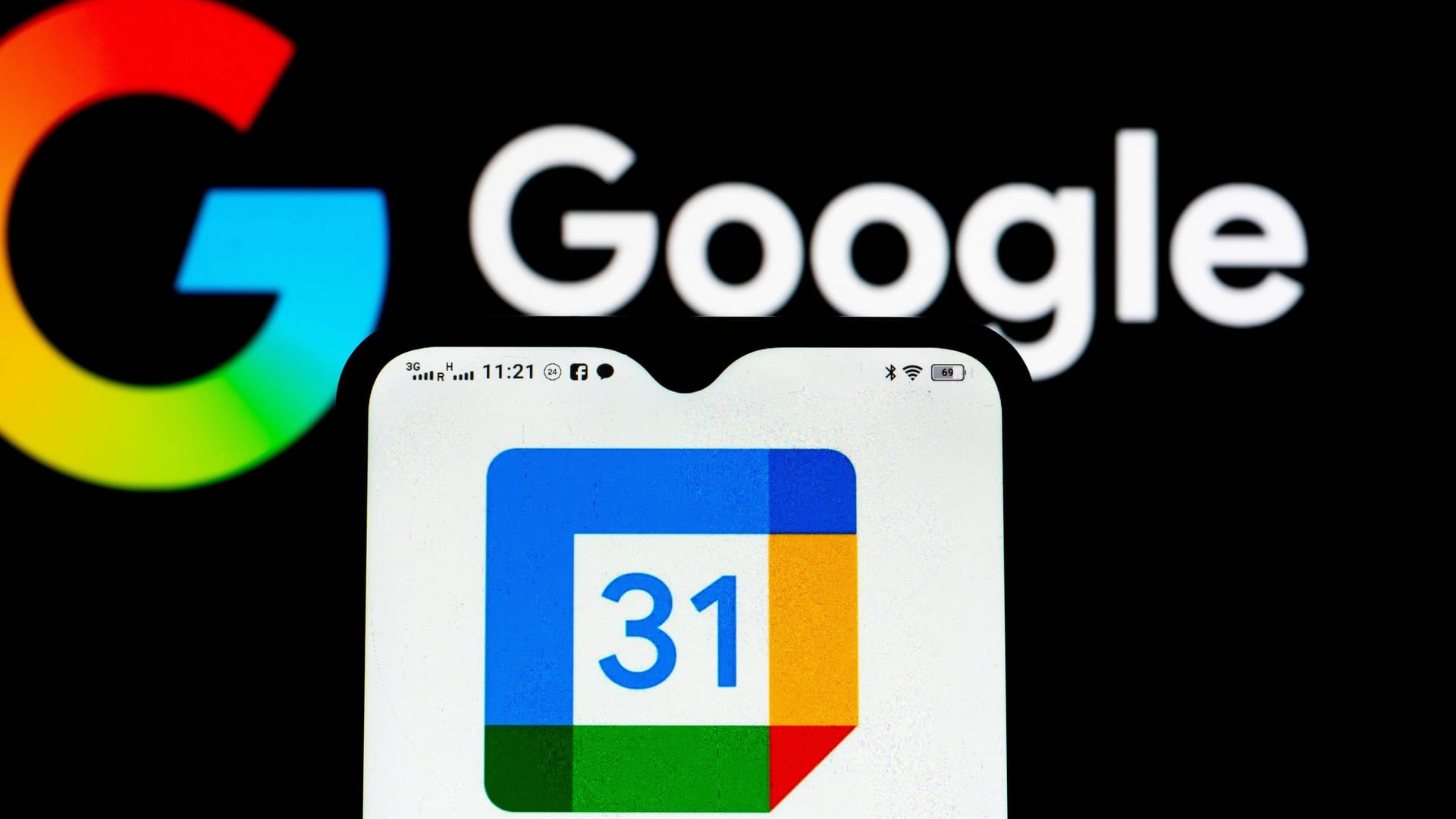 Google-Kalender synchronisieren: Ist man bereits beim Android-Handy mit dem Google-Konto angemeldet, sollte der Google-Kalender bereits mit diesem verknüpft sein.