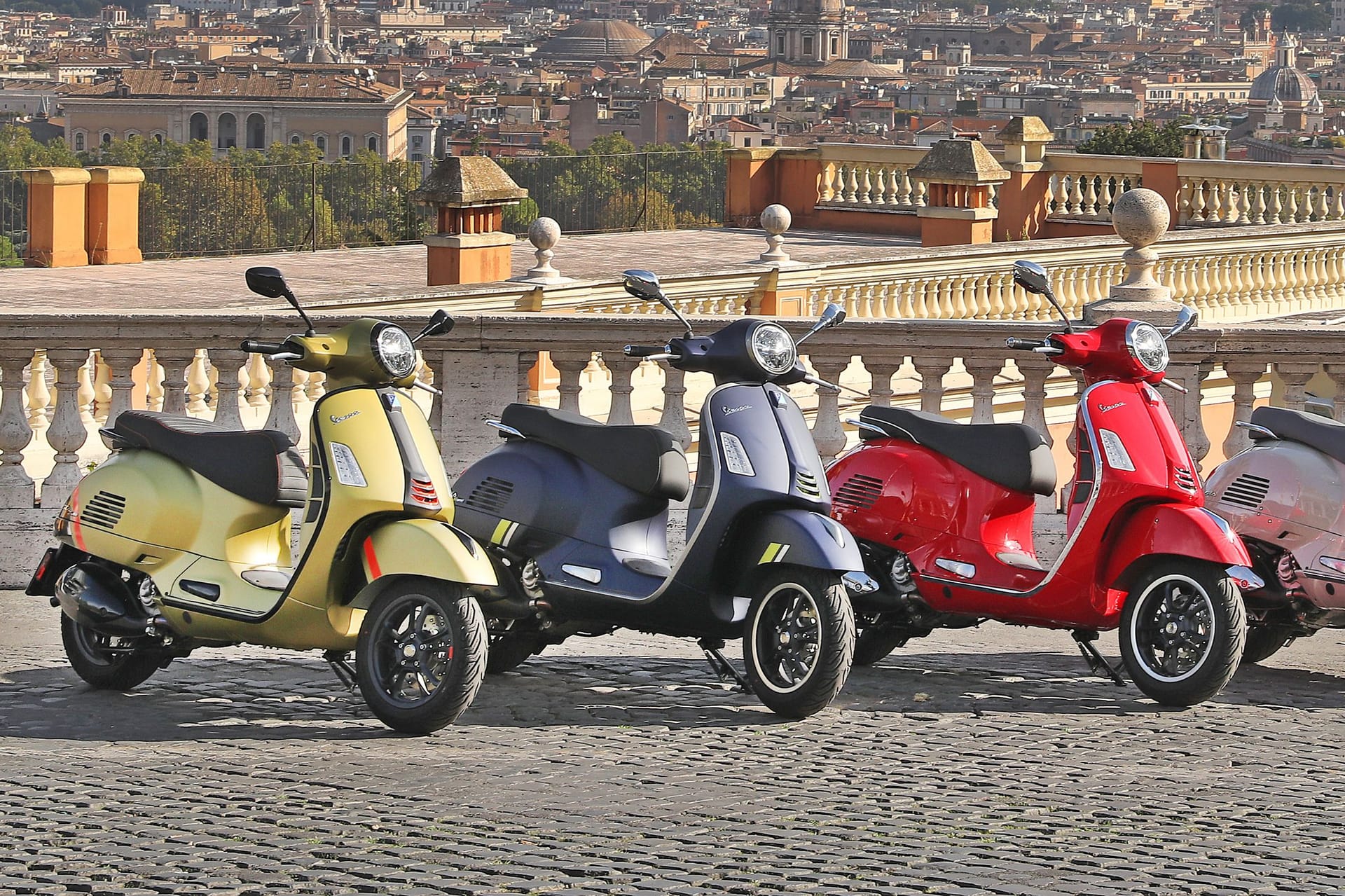 Bunter Roller-Reigen: Vespa hat die GTS-Reihe in mehreren Details überarbeitet.