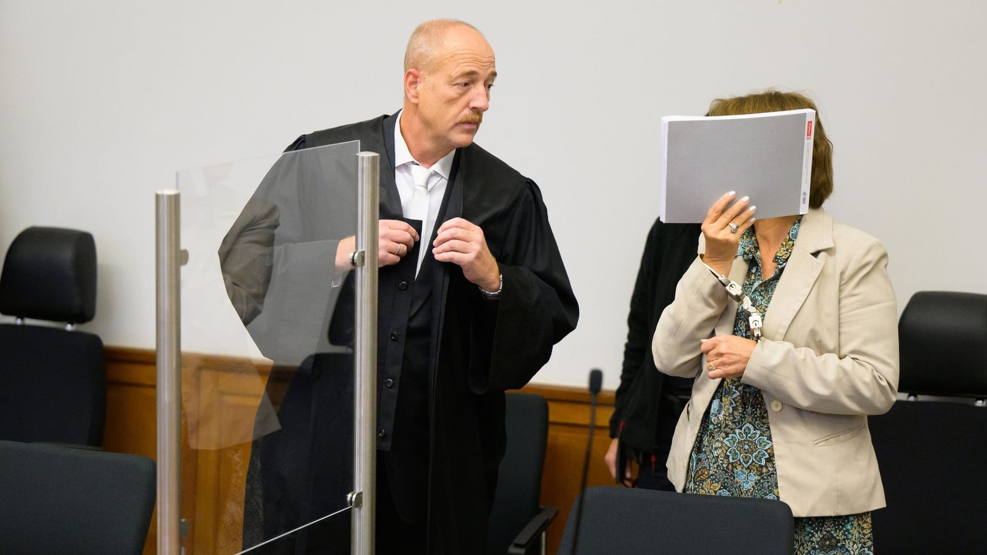 61-Jährige aus «Reichsbürger»-Szene vor Gericht 61-Jährige aus «Reichsbürger»-Szene vor Gericht