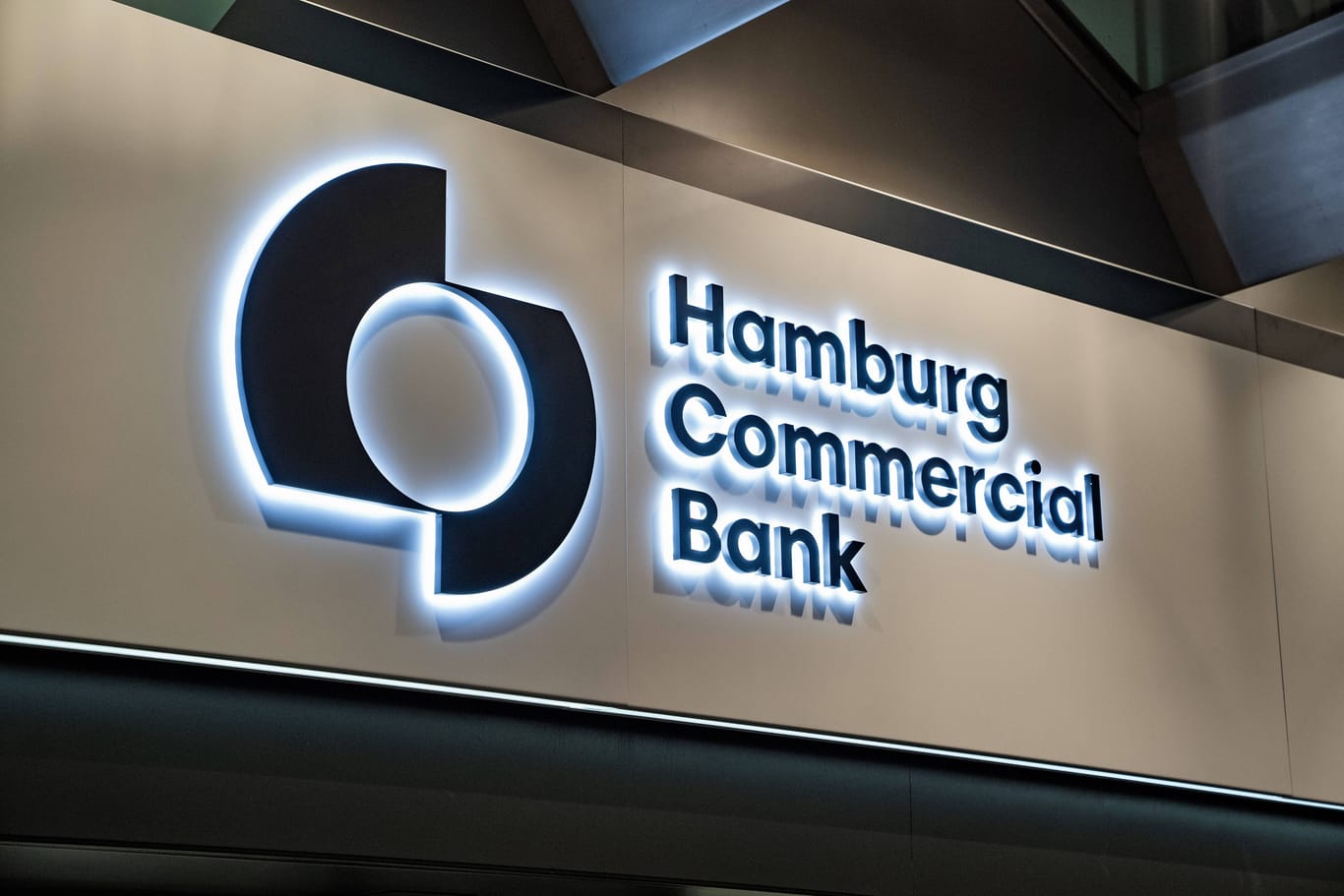 Das Logo der Hamburg Commercial Bank AG: Sie ist die erste privatisierte Landesbank in Deutschland.