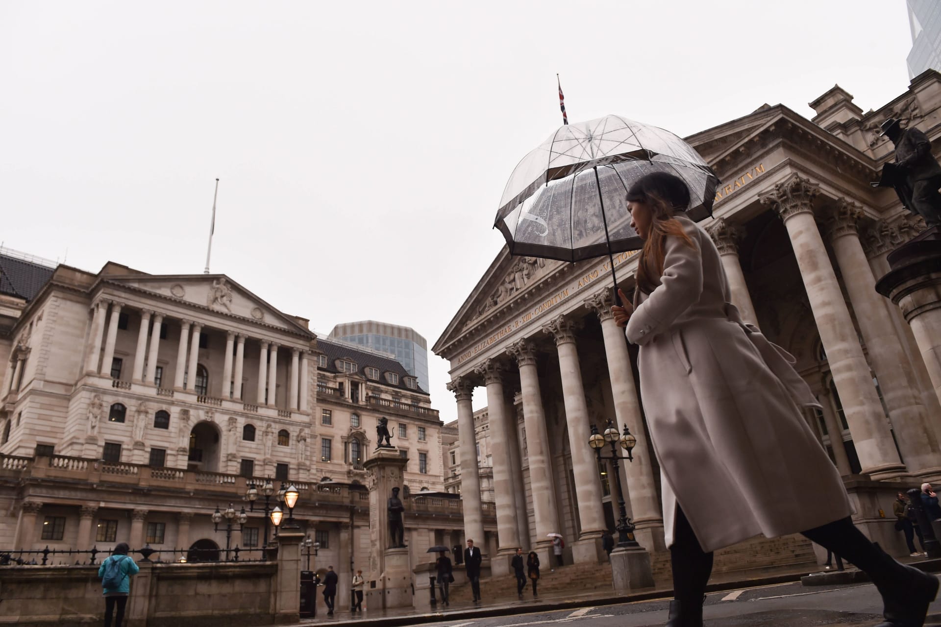 London: Zahlreiche britische Unternehmen setzen auf die Vier-Tage-Woche. London: Zahlreiche britische Unternehmen setzen auf die Vier-Tage-Woche.