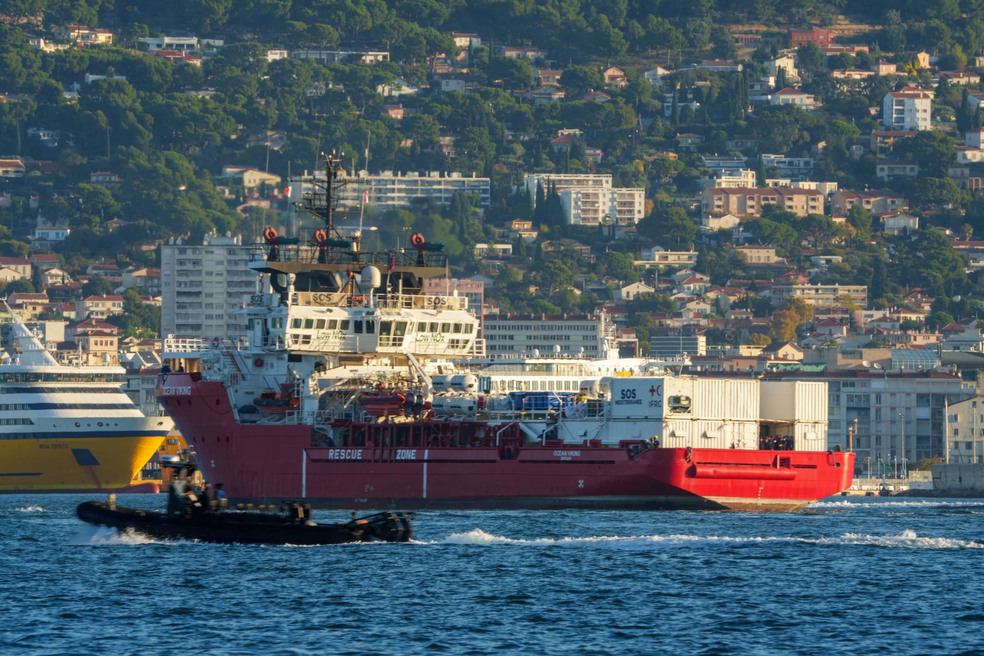 Rettungsschiff "Ocean Viking" vor der französischen Küste: Italien hatte eine Anlandung verweigert.