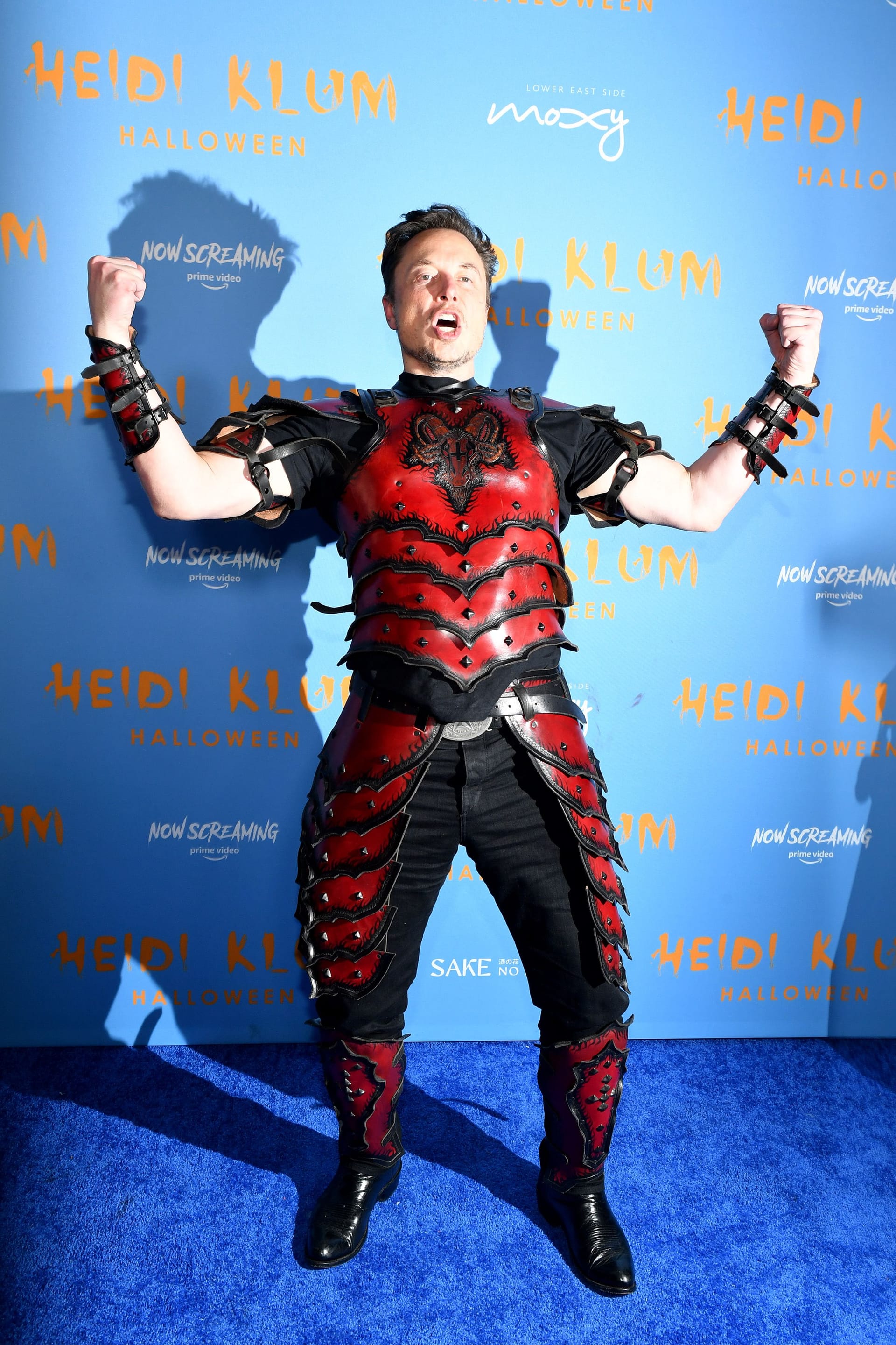 Das Kostüm von Unternehmer Elon Musk kostete umgerechnet rund 7.500 Euro.