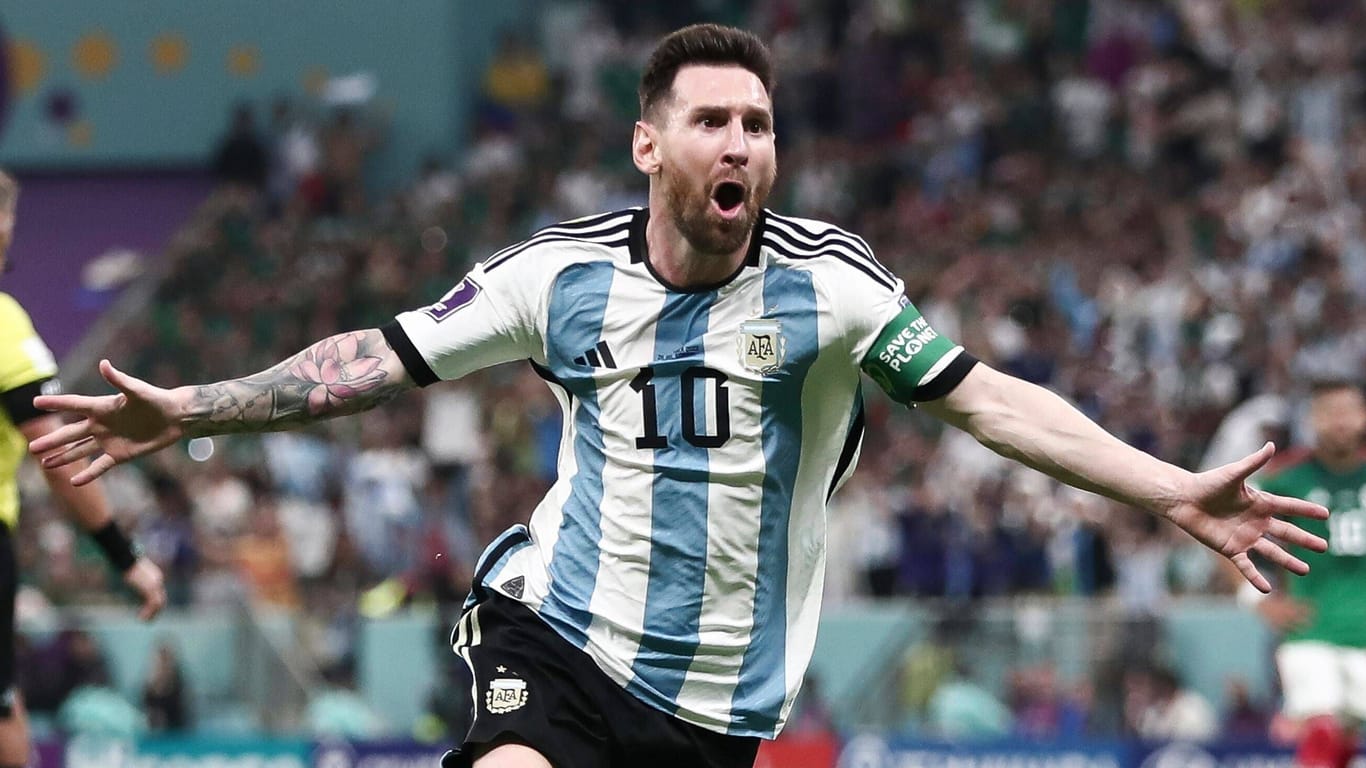 Lionel Messi (l.): Der Superstar kämpft mit Argentinien um seinen letzten großen Traum bei der WM.