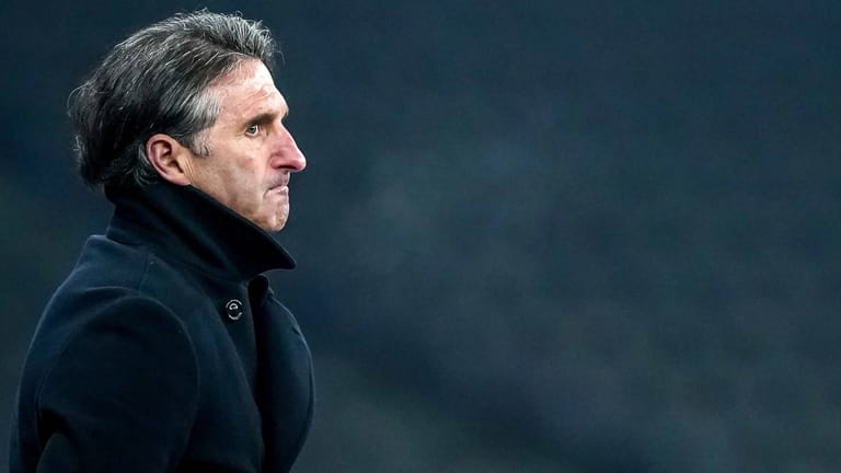 Bruno Labbadia: Der 56-Jährige soll den VfB Stuttgart vor dem Abstieg retten.