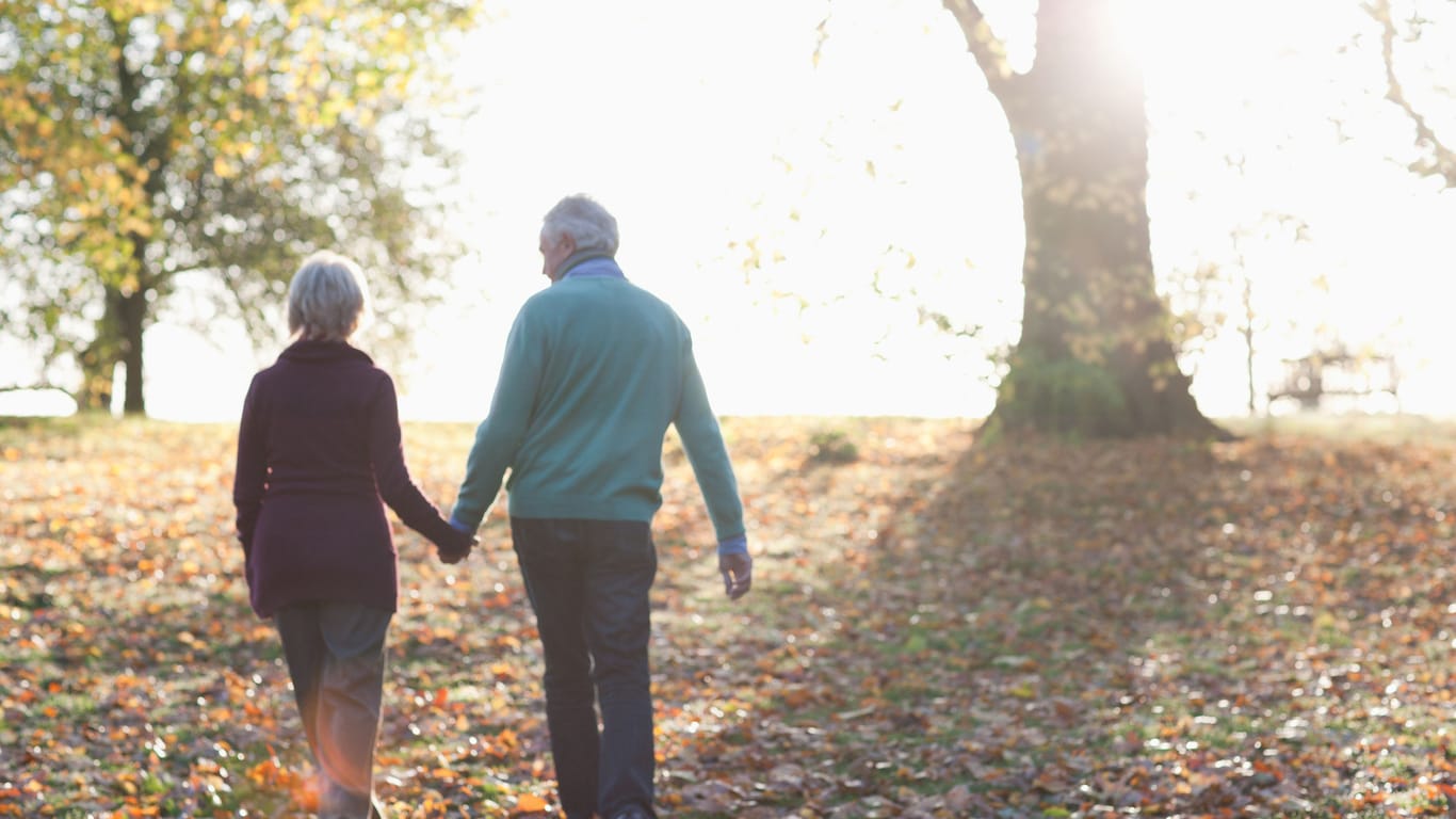 Bereits kurze, regelmäßige Spaziergänge können das Leben verlängern. Wer sich jeden Tag elf Minuten bewegt senkt das Risiko für Krebs, Herz-Kreislauferkrankungen und andere schwere Erkankungen.