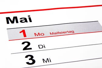 Ein Kalenderblatt des Monats Mai (Symbolbild): Die Rot-Grüne Landesregierung in Niedersachsen will einen neuen Feiertag einführen.