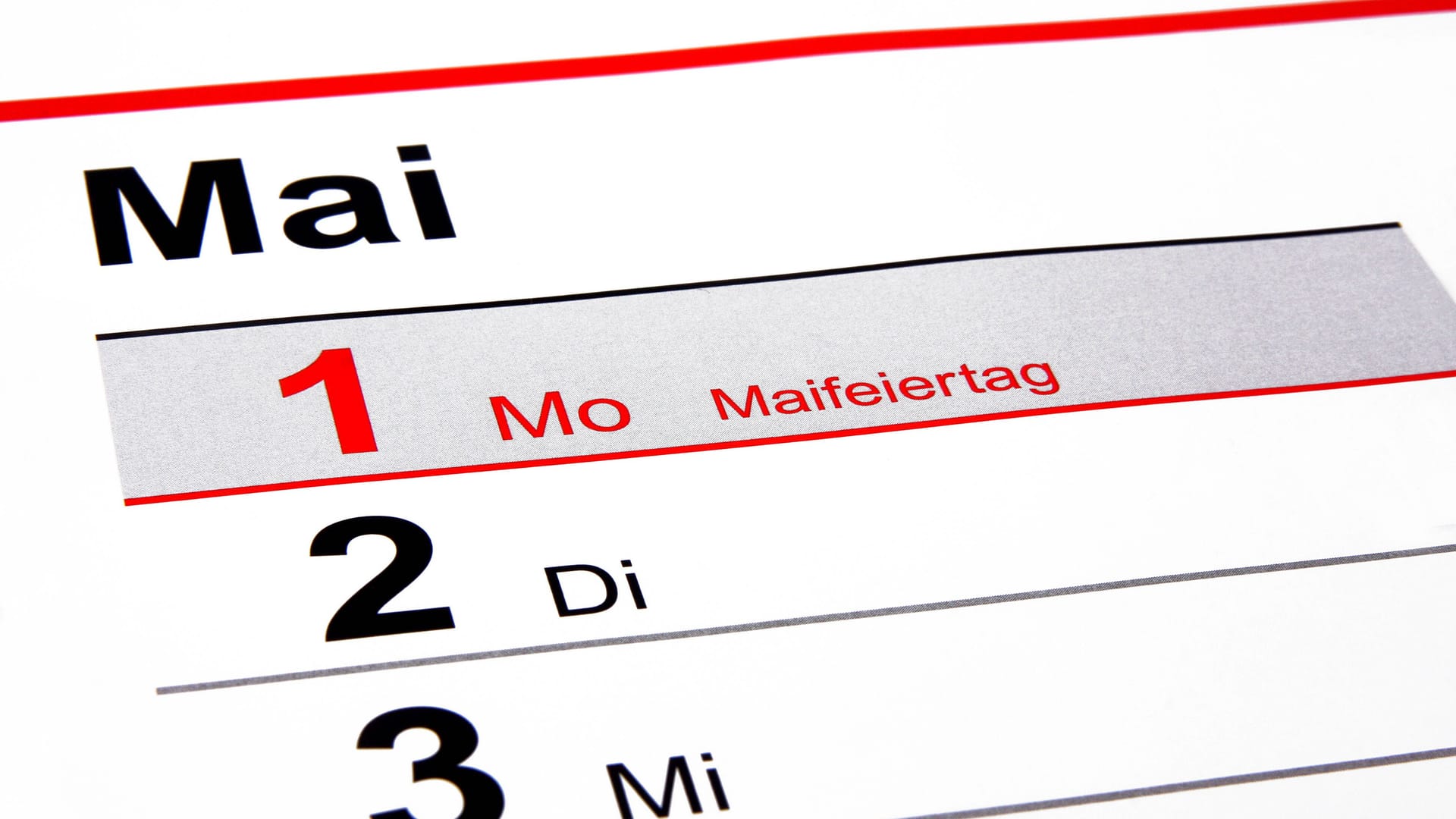 Ein Kalenderblatt des Monats Mai (Symbolbild): Die Rot-Grüne Landesregierung in Niedersachsen will einen neuen Feiertag einführen.