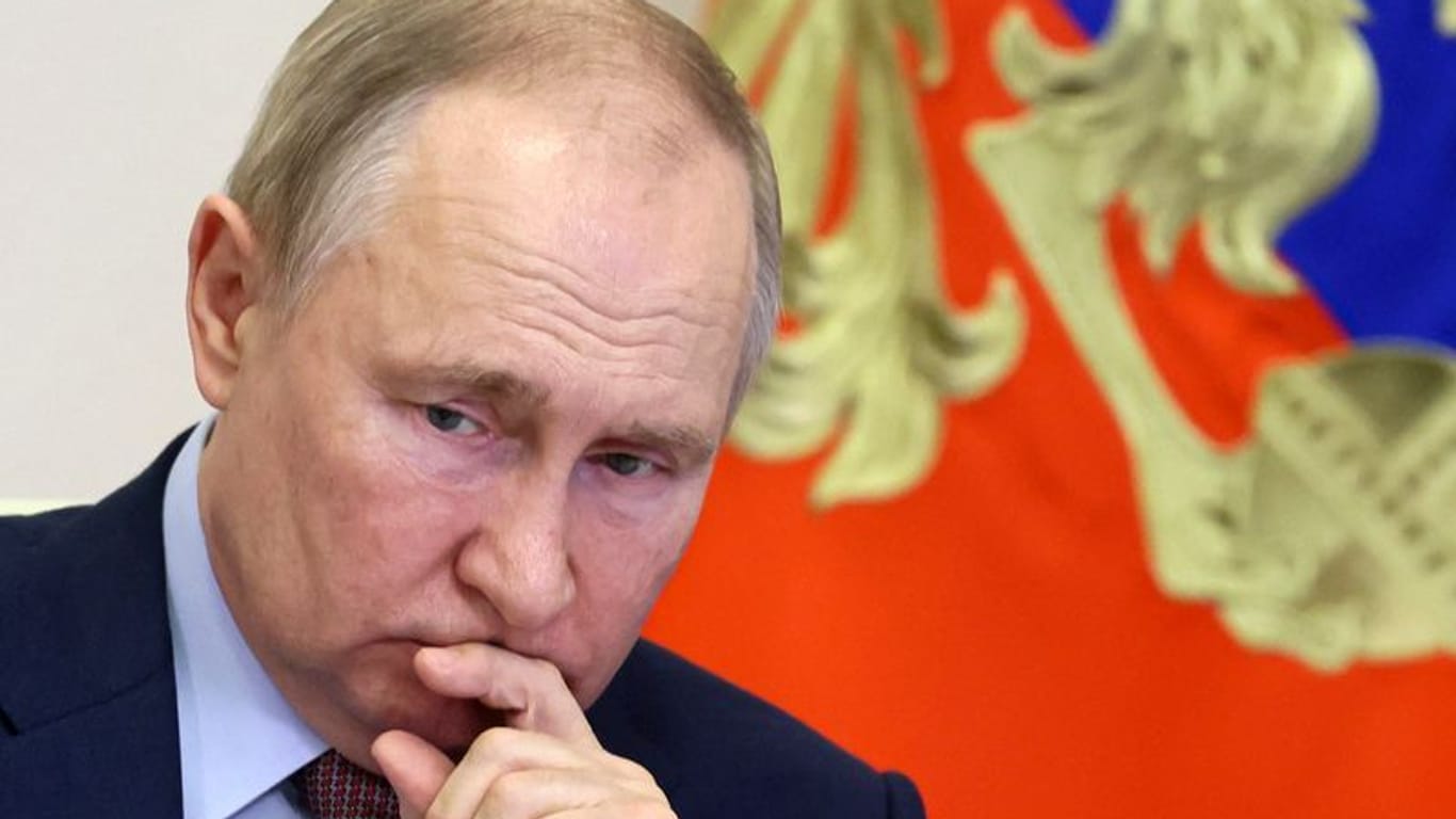 Wladimir Putin: Eine russische Nationalspielerin fordert seine Bestrafung.