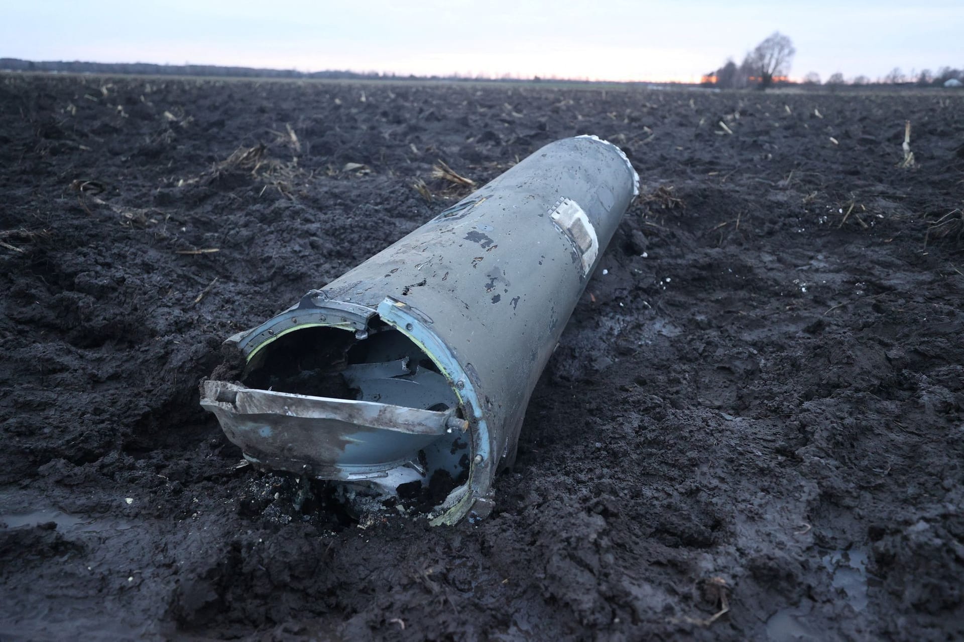 Das Fragment einer Rakete, die in Belarus gefunden wurde. Kiew will den Vorfall aufklären.