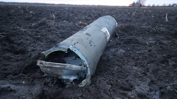 Das Fragment einer Rakete, die in Belarus gefunden wurde. Kiew will den Vorfall aufklären.