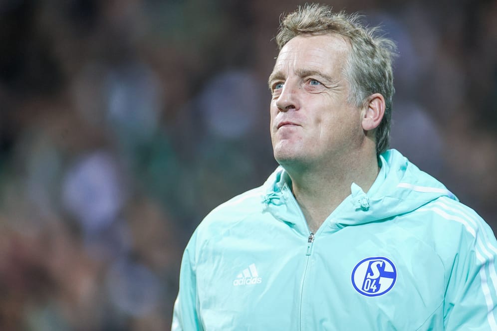 Mike Büskens: Der Aufstiegstrainer wird künftig nicht mehr an der Schalker Seitenlinie stehen.