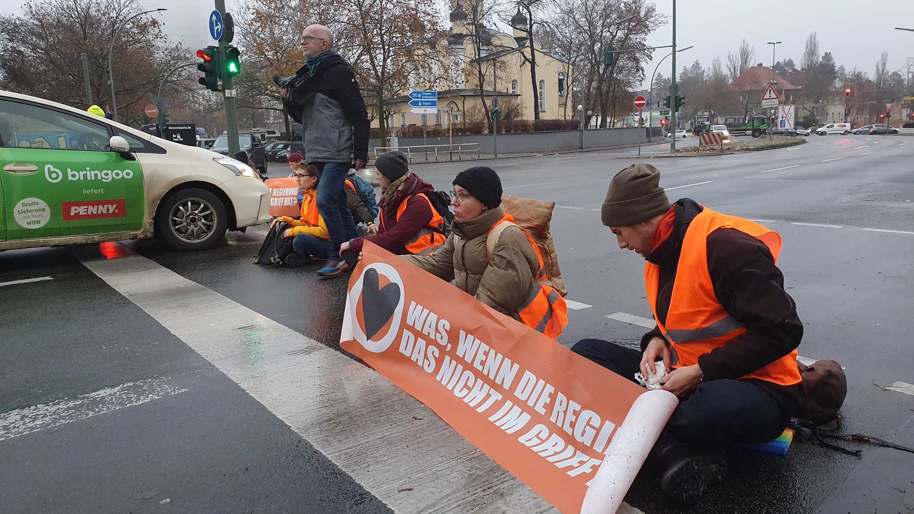 Klimaaktivisten Blockieren A100-Abfahrt In Berlin