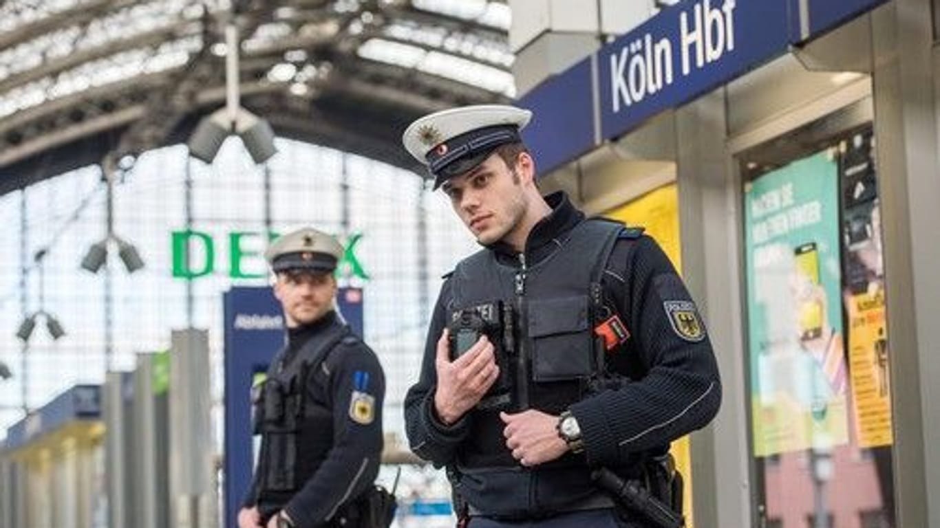 Symbolbild: Bundespolizei am Hauptbahnhof Köln