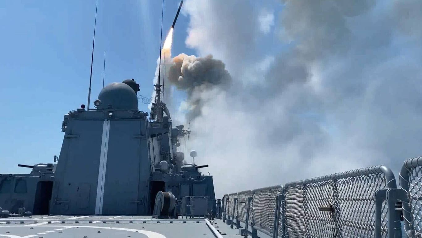 Russische Kriegsschiffe im Schwarzen Meer: Von hier aus sollen die Angriffe auf ukrainische Städte stattfinden.