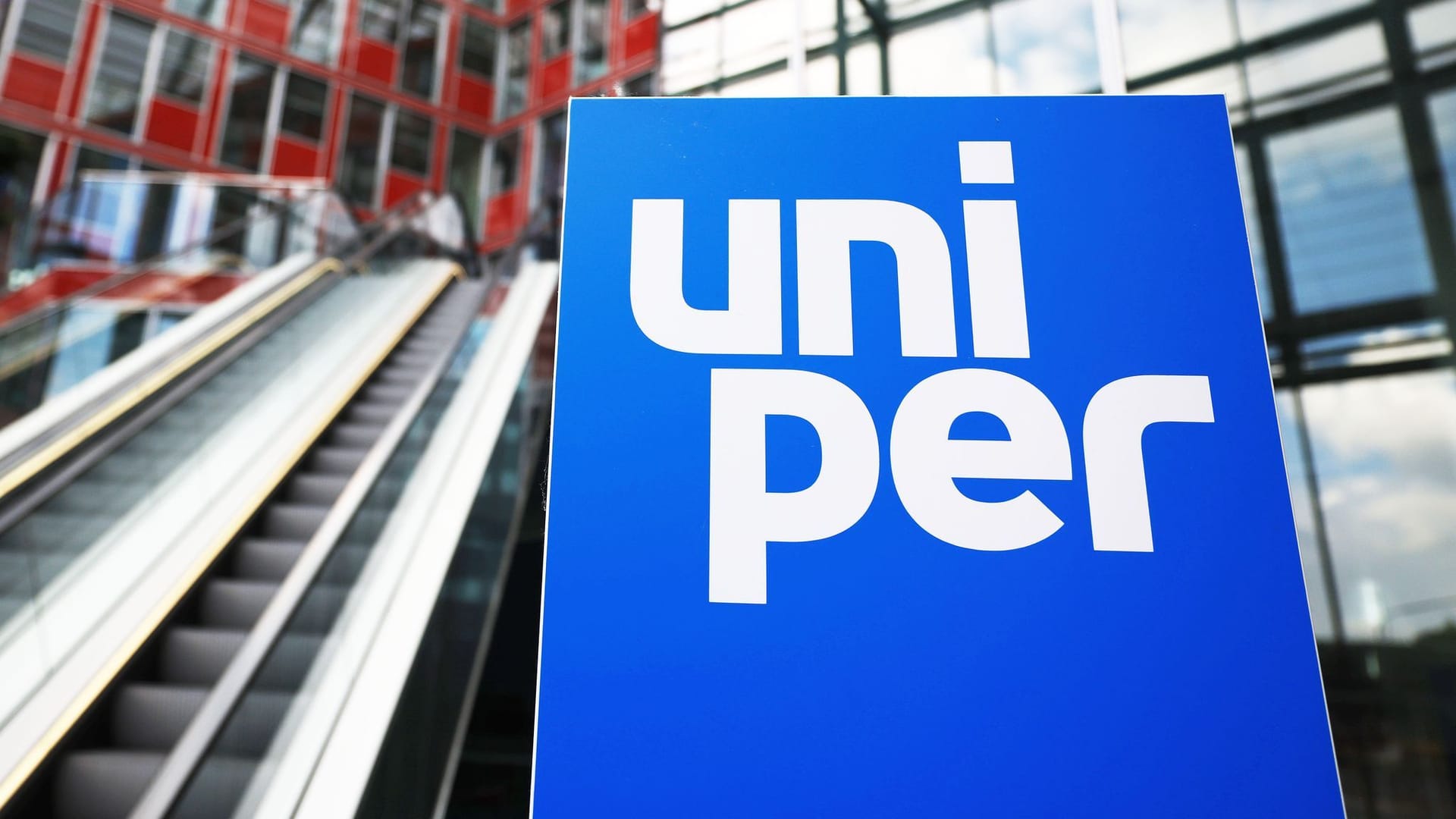 Uniper-Logo in der Hauptverwaltung in Düsseldorf: Die EU-Kommission hat die Unterstützung des Gasimporteurs genehmigt.
