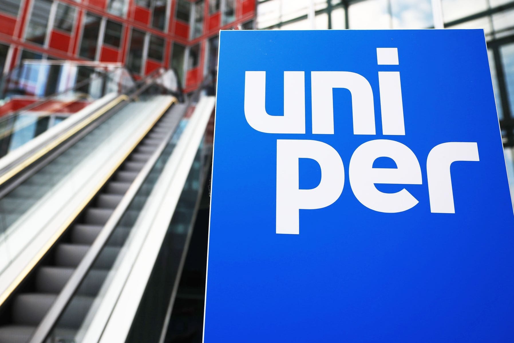 Uniper-Logo in der Hauptverwaltung in Düsseldorf: Die EU-Kommission hat die Unterstützung des Gasimporteurs genehmigt.