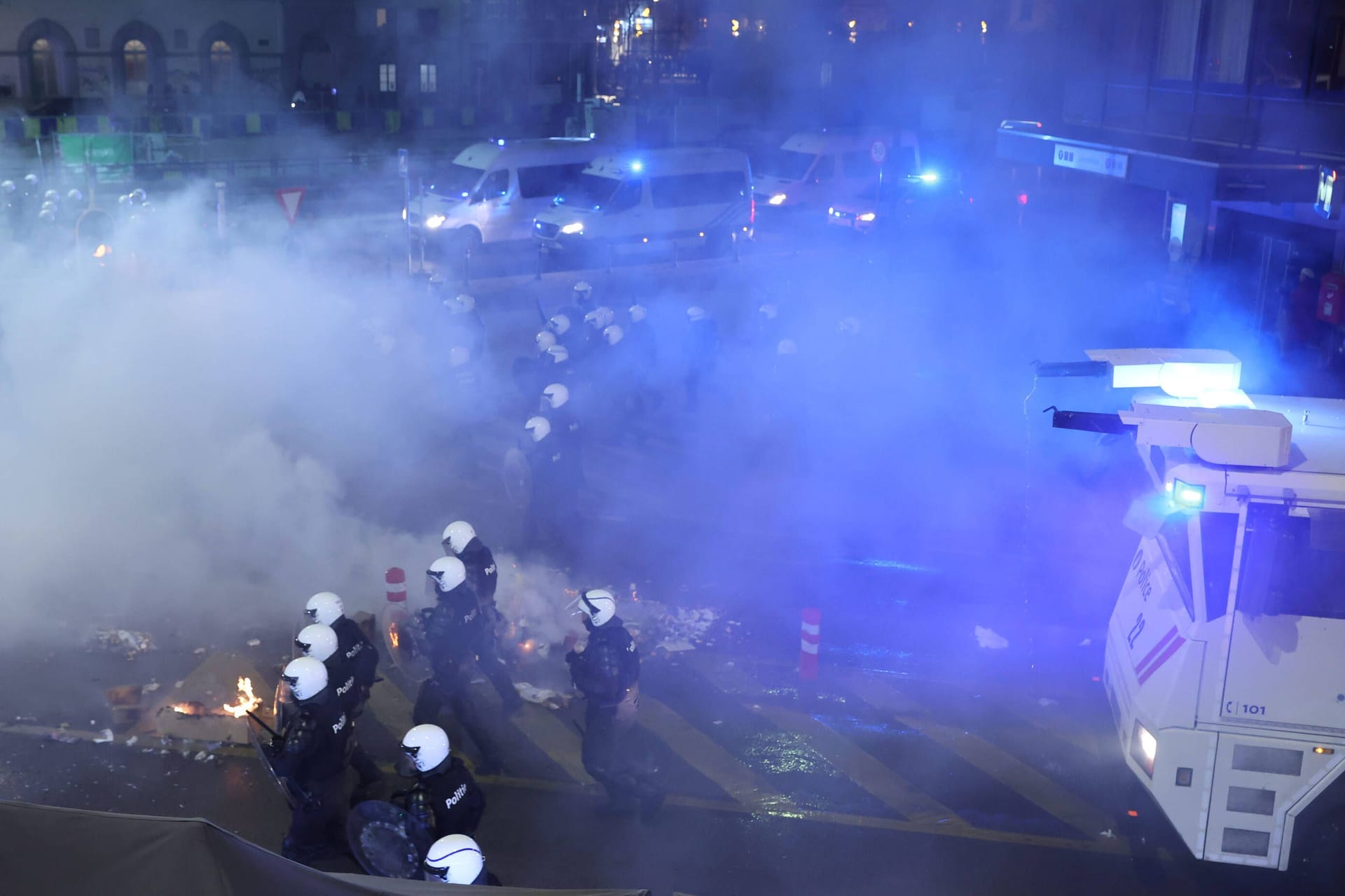 Polizeieinsatz in Brüssel: Nach dem Aus für Marokko bei der WM kam es in Belgiens Hauptstadt zu Ausschreitungen.