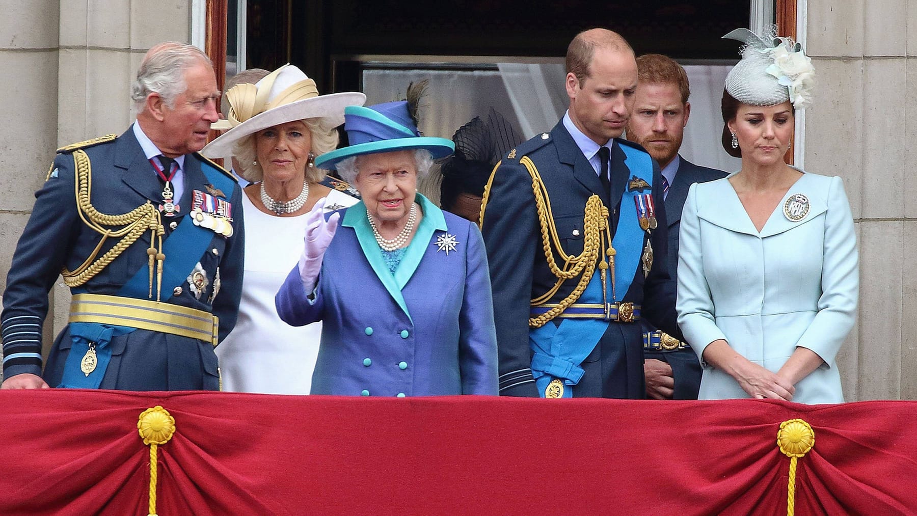 Royals: König Charles erfüllte der Queen ihren letzten Wunsch nicht - t-online