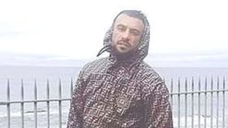Der gesuchte Verdächtige: Dieser Mann steht in Verdacht, eine Jugendliche brutal geschlagen und vergewaltigt zu haben.