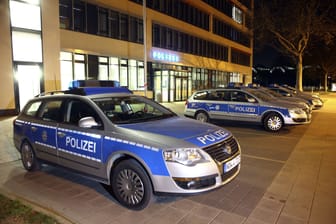 Streifenwagen in Gelsenkirchen (Symbolbild): Die Angreifer entkamen in mehreren Autos.