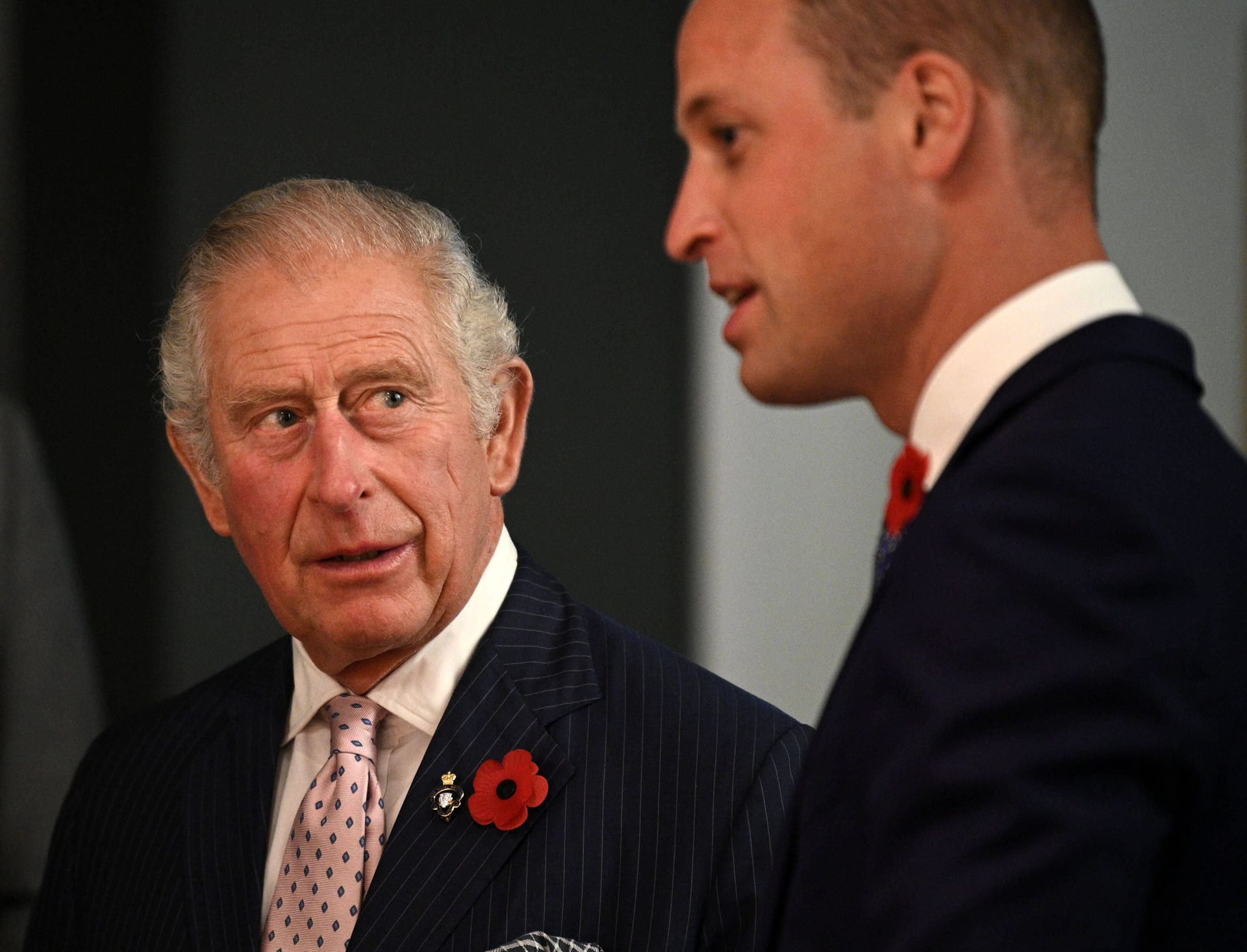 König Charles III. und Prinz William: Die Erkrankung des 75-Jährigen erhöht den Druck auf seinen Nachfolger.