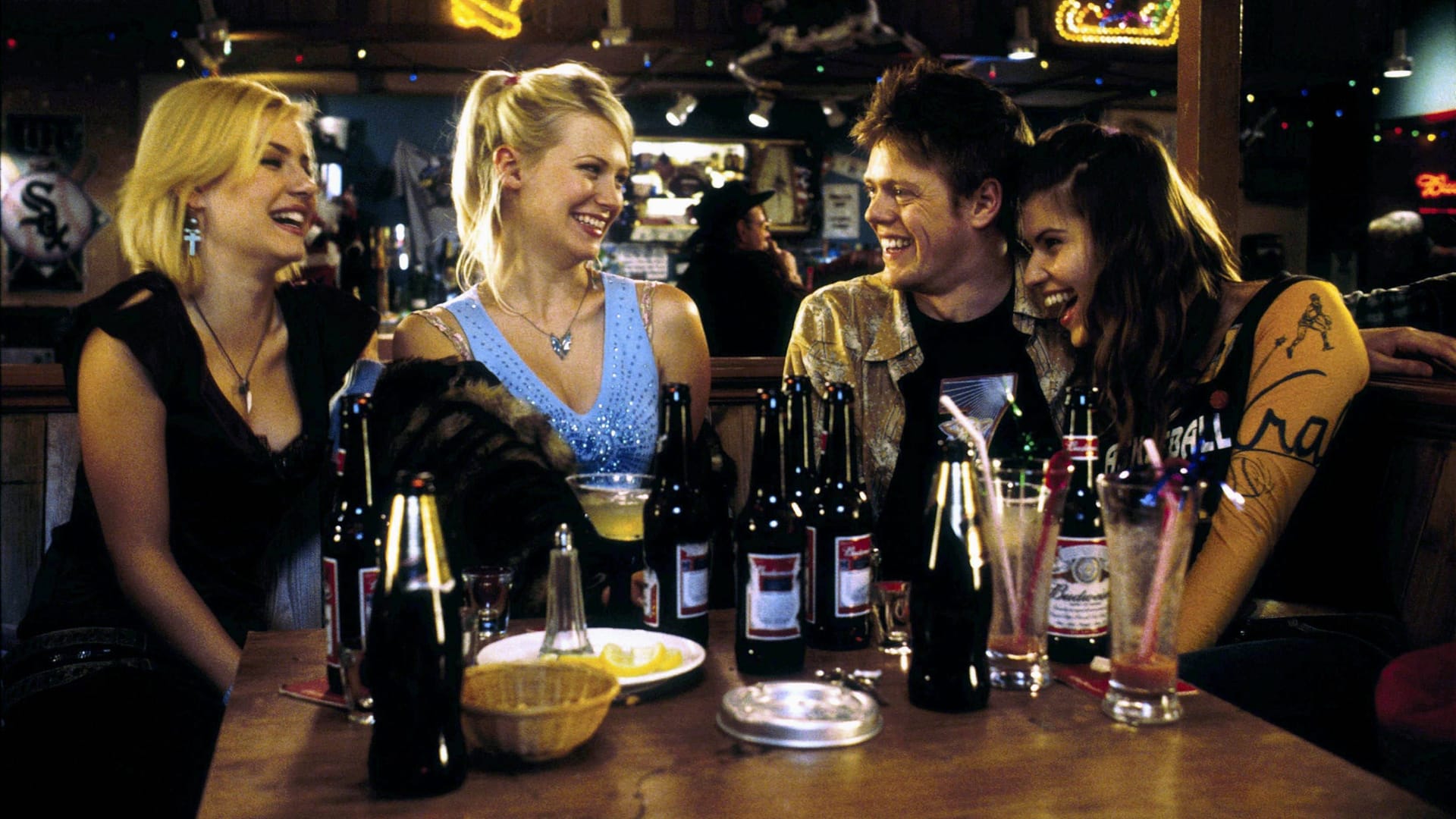 Elisha Cuthbert, Laura Linney, Kris Marshall und Shannon Elizabeth in "Tatsächlich... Liebe".