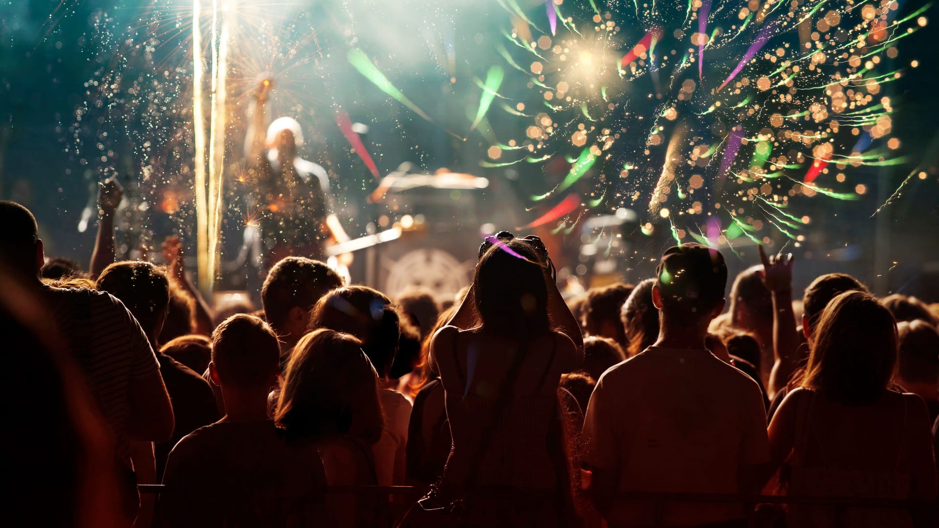 Wenn die Band aufdreht: Livekonzerte und Musik auf den Ohren gehören zum Alltag junger Menschen. Experten warnen vor den Folgen für eine ganze Generation.