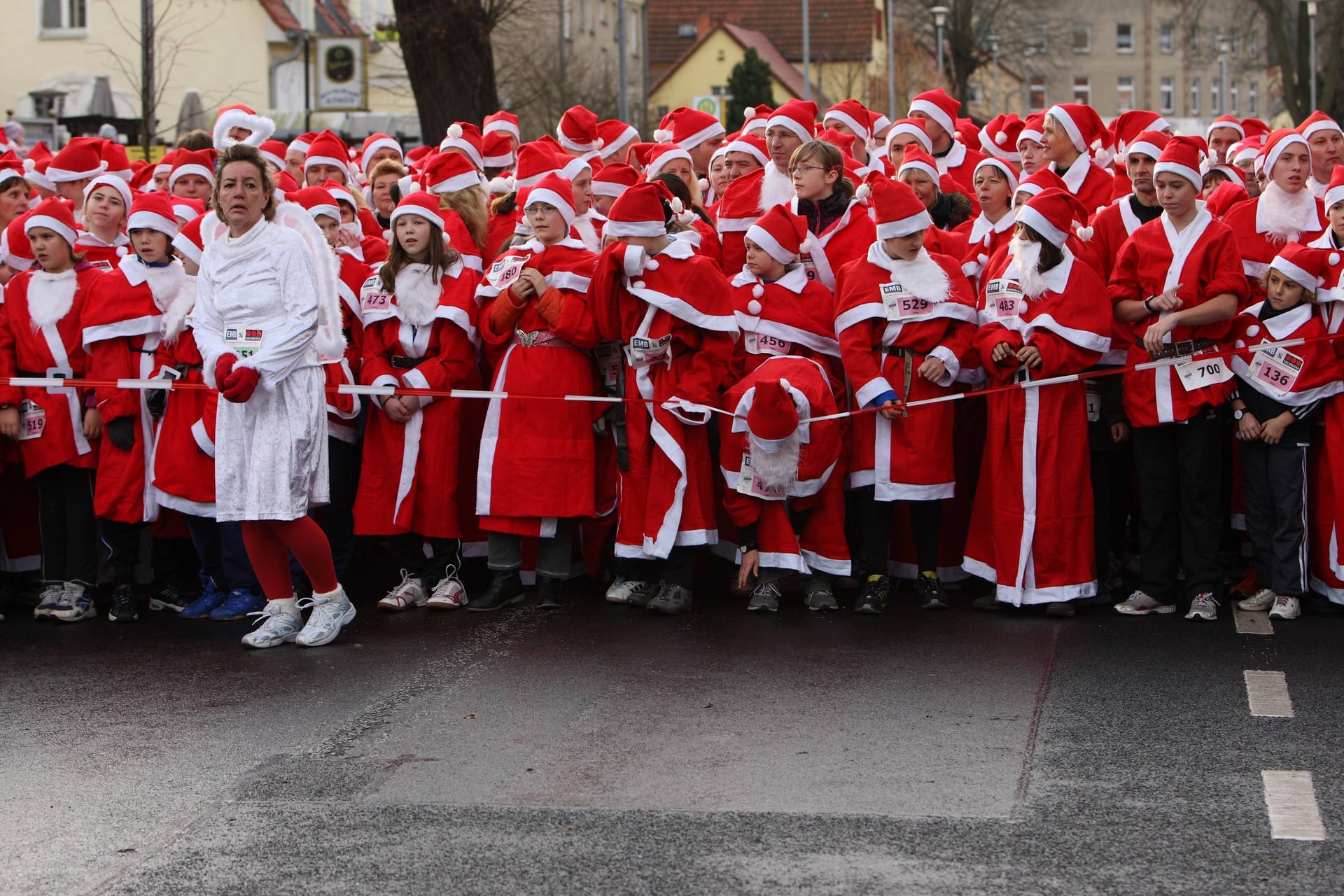 Der Nikolauslauf in Michendorf: Auch 2022 waren viele rote Mützen in der Gemeinde in Brandenburg zu sehen.