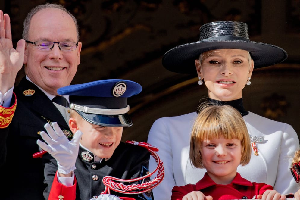Fürst Albert II, Fürstin Charlène und ihre beiden Kinder