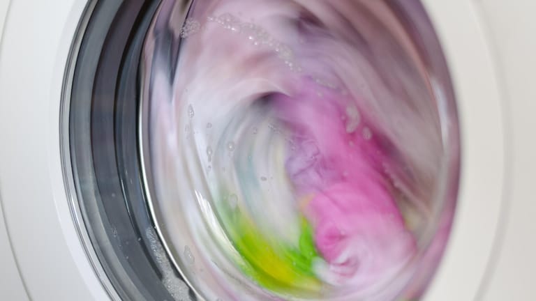 Hohe Drehzahl: Im Schleudergang können Waschmaschinen unverhältnismäßig stark rütteln.