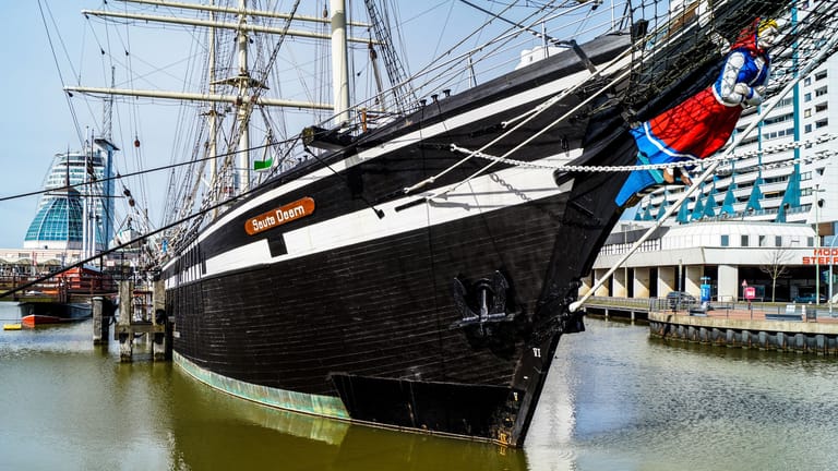 Die "Seute Deern" im Hafen von Bremerhaven (Archivfoto): Die "Najade" soll als Ersatzbau des 2019 gesunkenen Schiffs dienen.