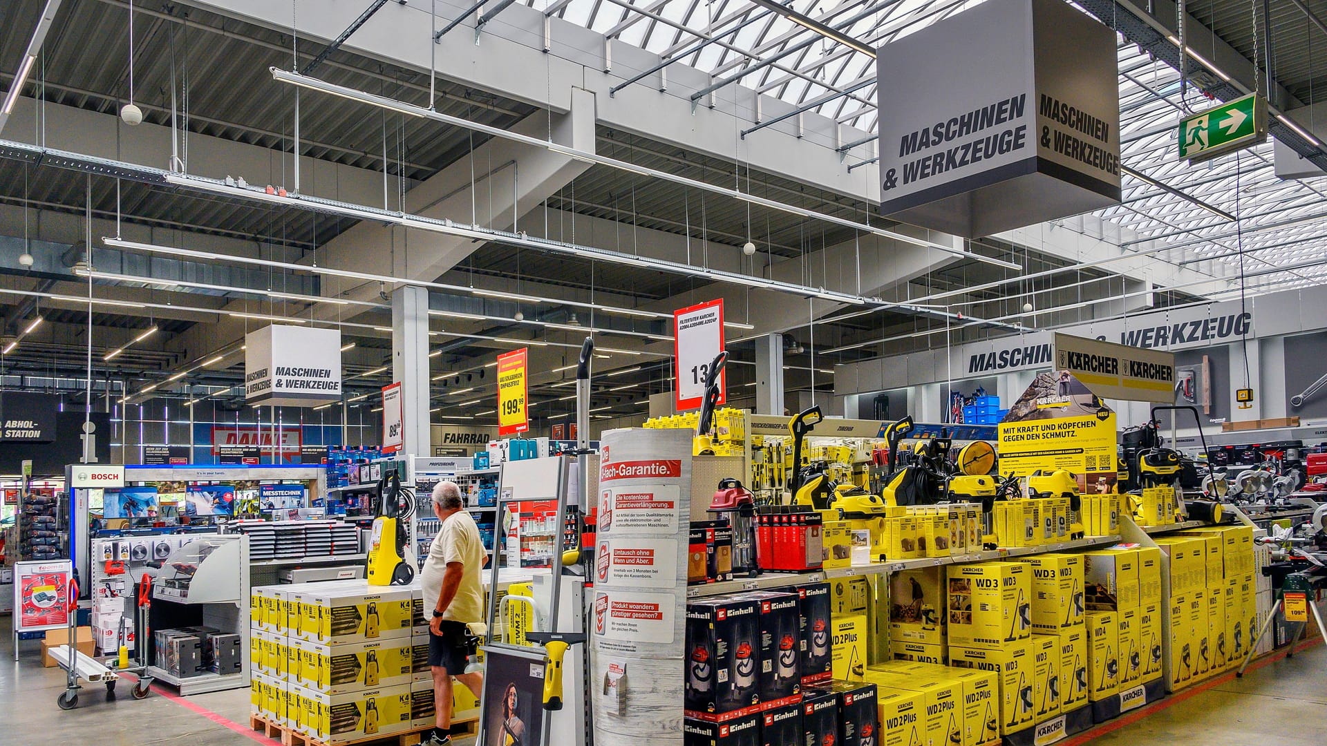 In den Gängen eines Baumarkts (Symbolbild): Bei Hannover wurde ein kleines Mädchen von Rigipsplatten erschlagen.